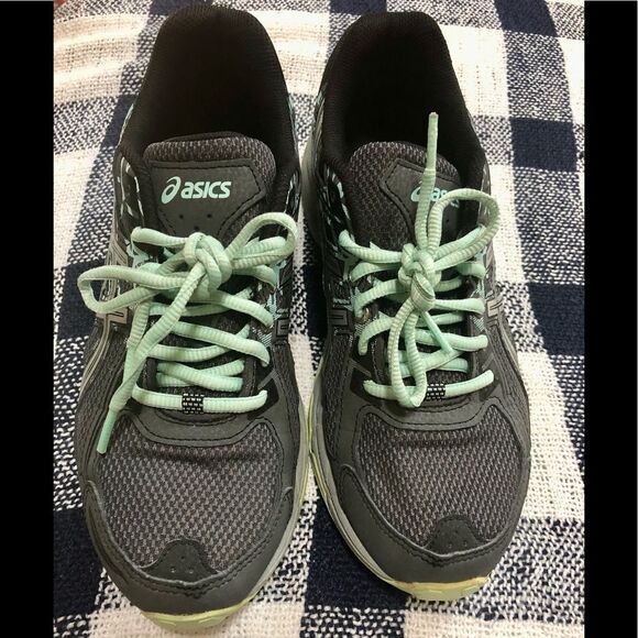 Nice athletic shoes by ASICS in size 81/2 - Picture 1 of 3